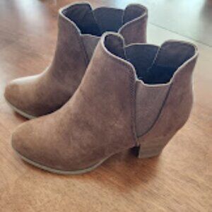 NWOT- Serra Brand Brown Bootie